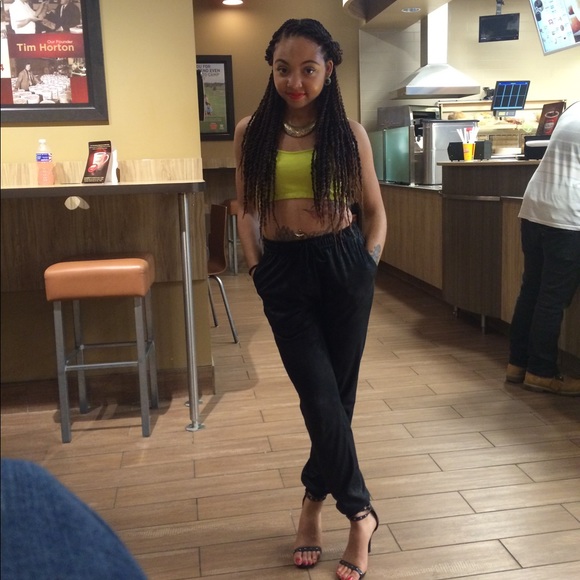 Line Crop Top - Picture 3 of 3